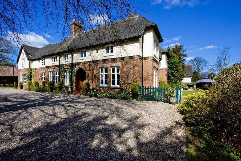 Heywood Hall Denstone